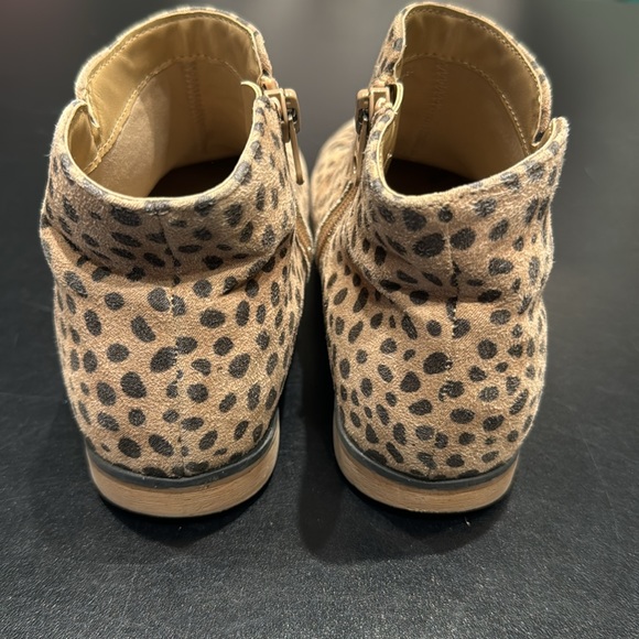 Girls size 2 Cat & Jack Spotted Boots - Picture 4 of 5